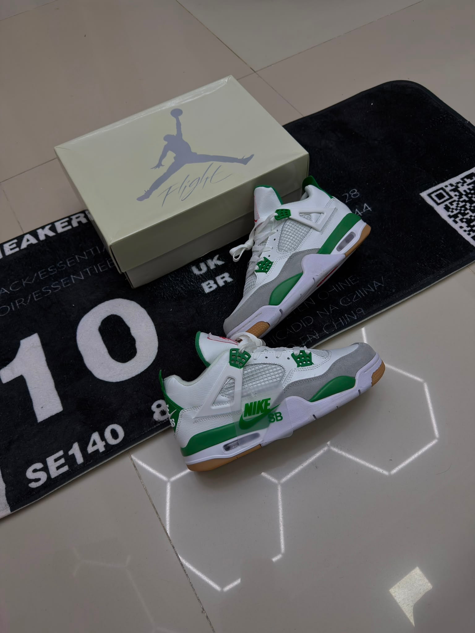 AIR JORDAN 4